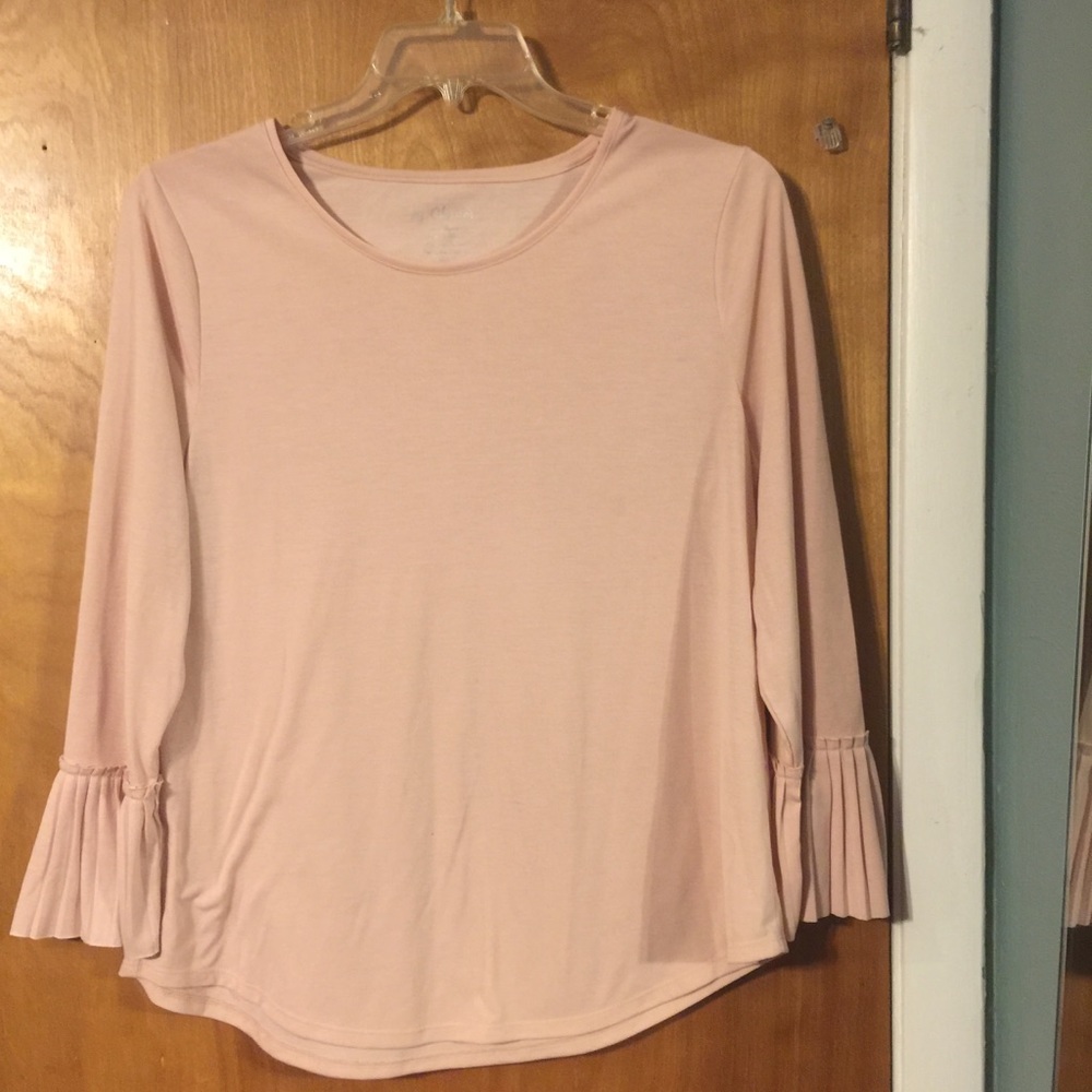 Pink long sleeved T-shirt with pleated cuffs